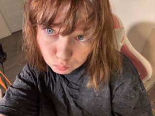 Klikni tu a chatuj s modelkou! lime_cat